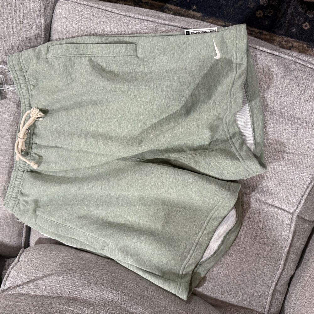 Nike Men's MED Standard Issue Dri-FIT Fleece Basketball Shorts - Picture 10 of 10